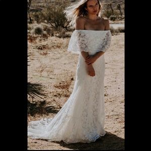 Daughters of Simone “Winnie” wedding dress